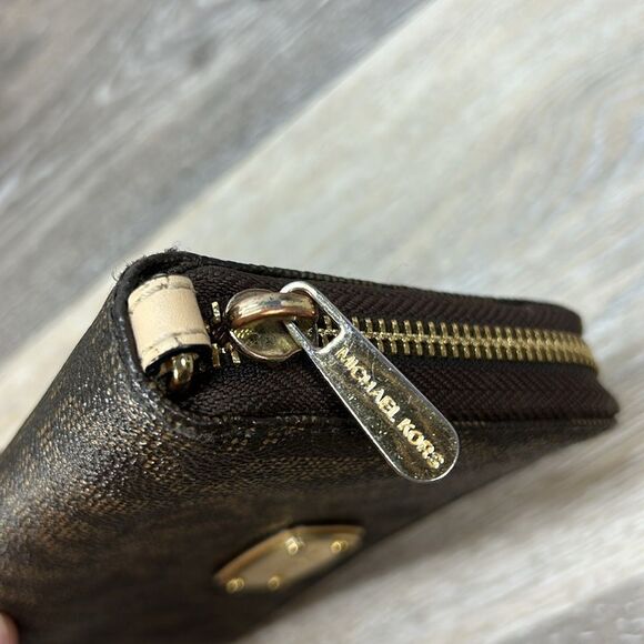 Michael Kors brown jet set full zip wallet - Picture 3 of 9